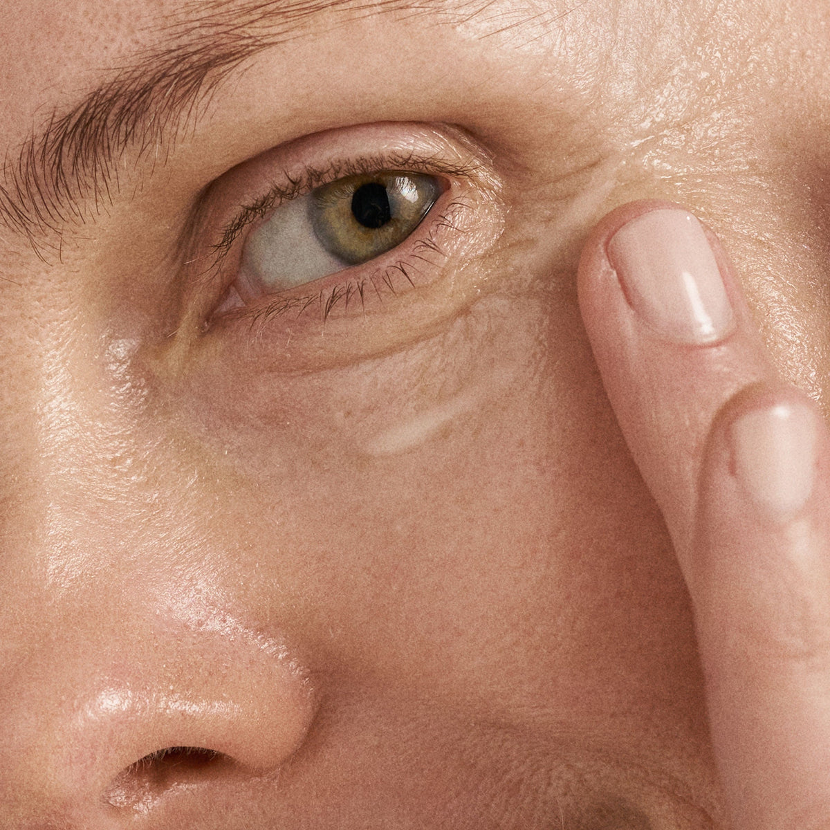 biolumin-c vitamin c eye serum application 