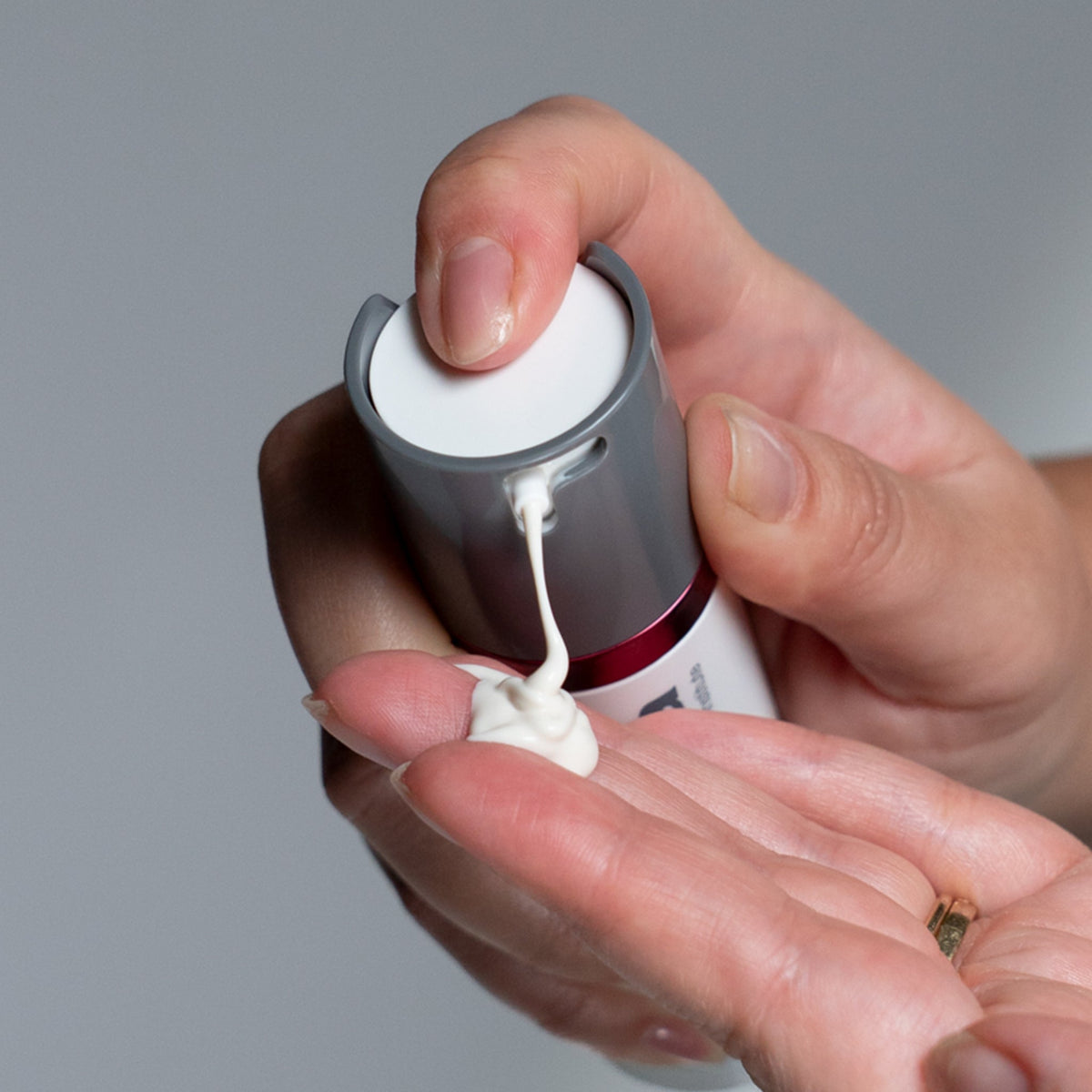 hand dispensing dynamic skin recovery spf50 