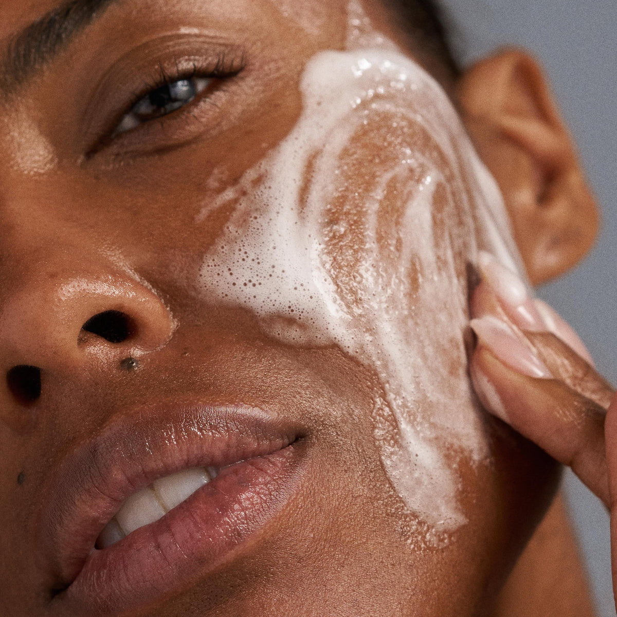 special cleansing gel model 